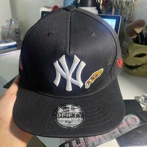 new york yankees cap in black with patches snapback